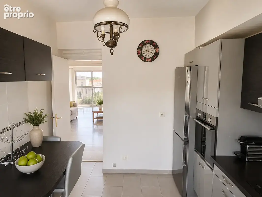 Appartement de 3 chambres avec garage et terrasse à Arles dans la résidence du centre ville - photo 5