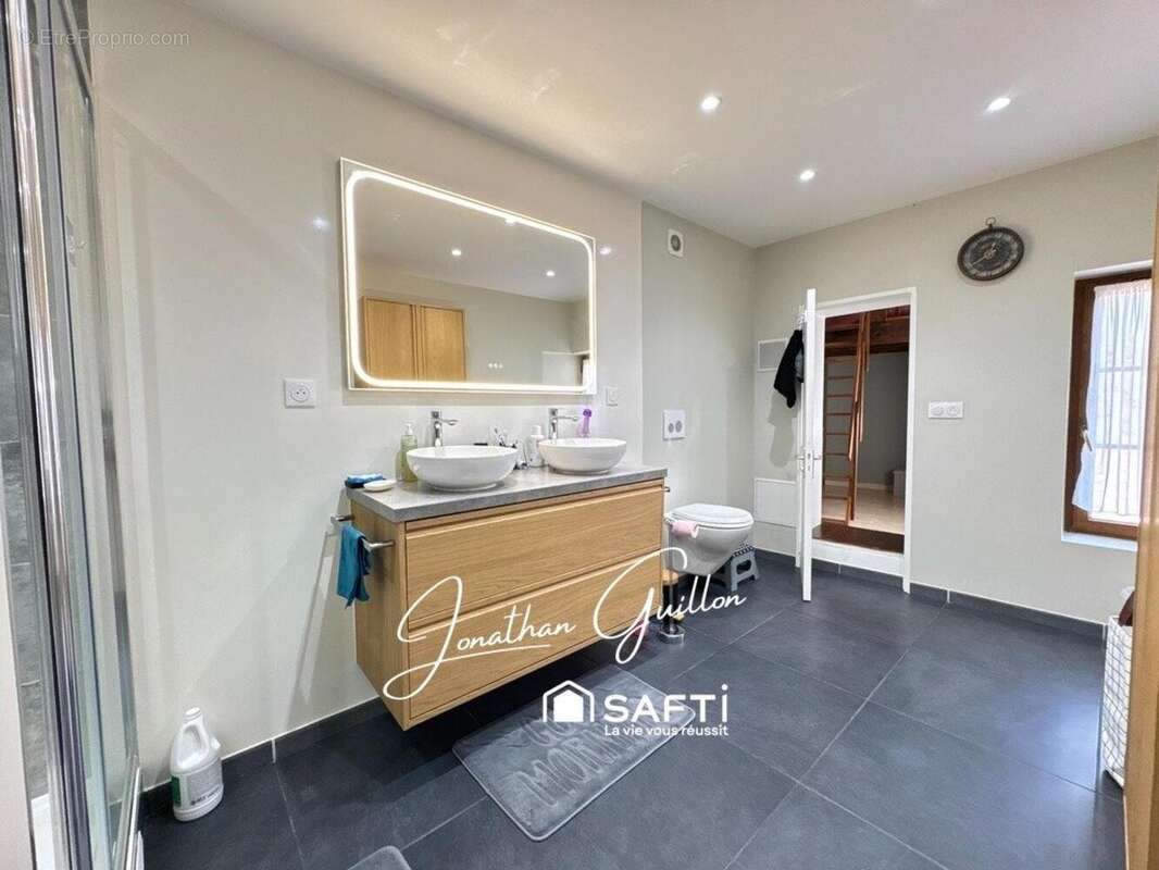 Maison 175 m² à Montceaux-Les-Meaux  - photo 8