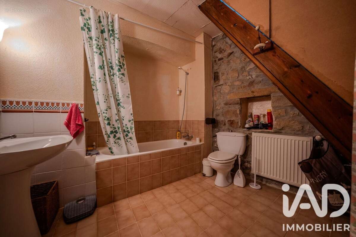 Maison 71 m² à Chassiers  - photo 8