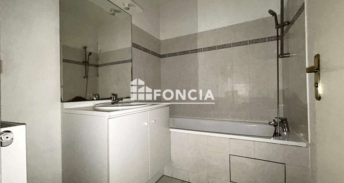 Maison à LE COUDRAY-MONTCEAUX