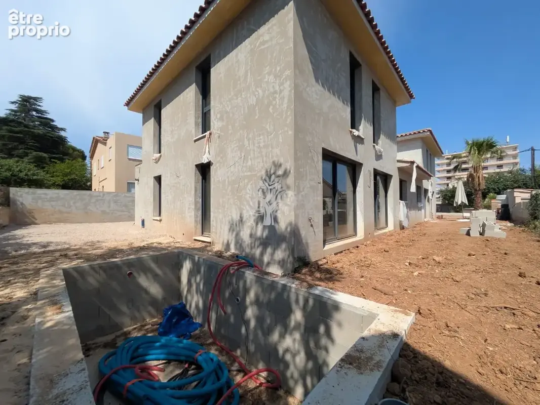 Villa de standing dans le centre de Sanary sur mer - photo 8