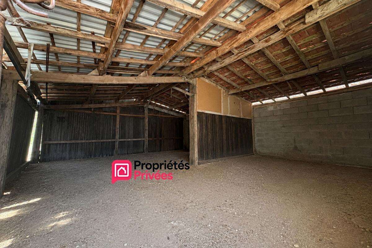 Maison 7 pièces de 140m² et  1748m² de terrain avec dépendances Manzat 63410 - photo 16