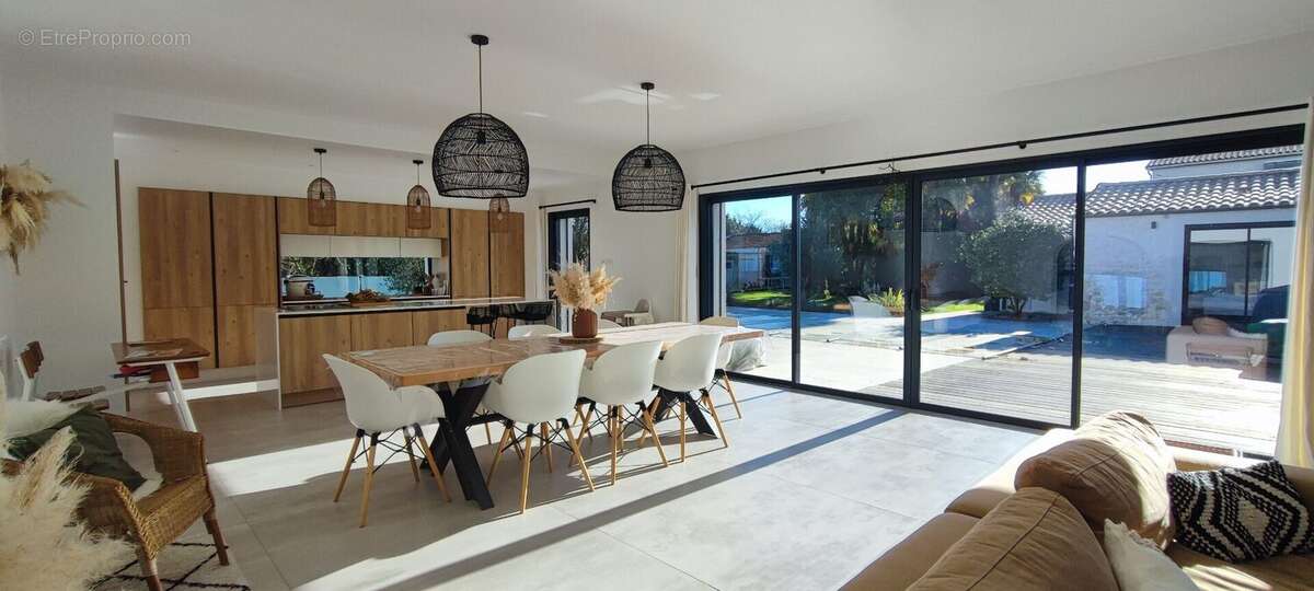 Maison 220 m² à Saintes  - photo 4