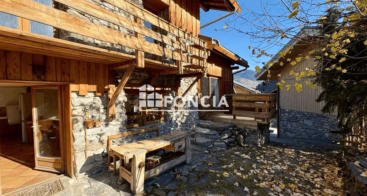 Maison à LES ALLUES