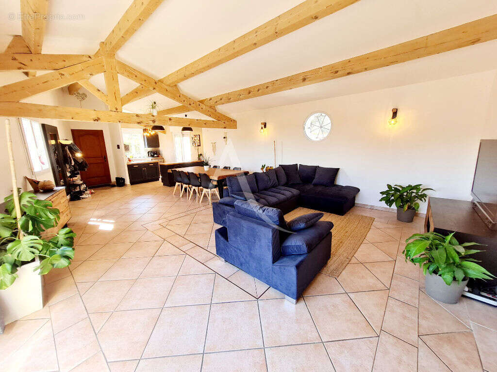 Maison à POUSSAN