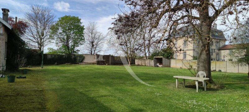 A vendre : Hangars avec un terrain d'environ 1768 m² sur la commune à GERBEVILLER (54830) - photo 2