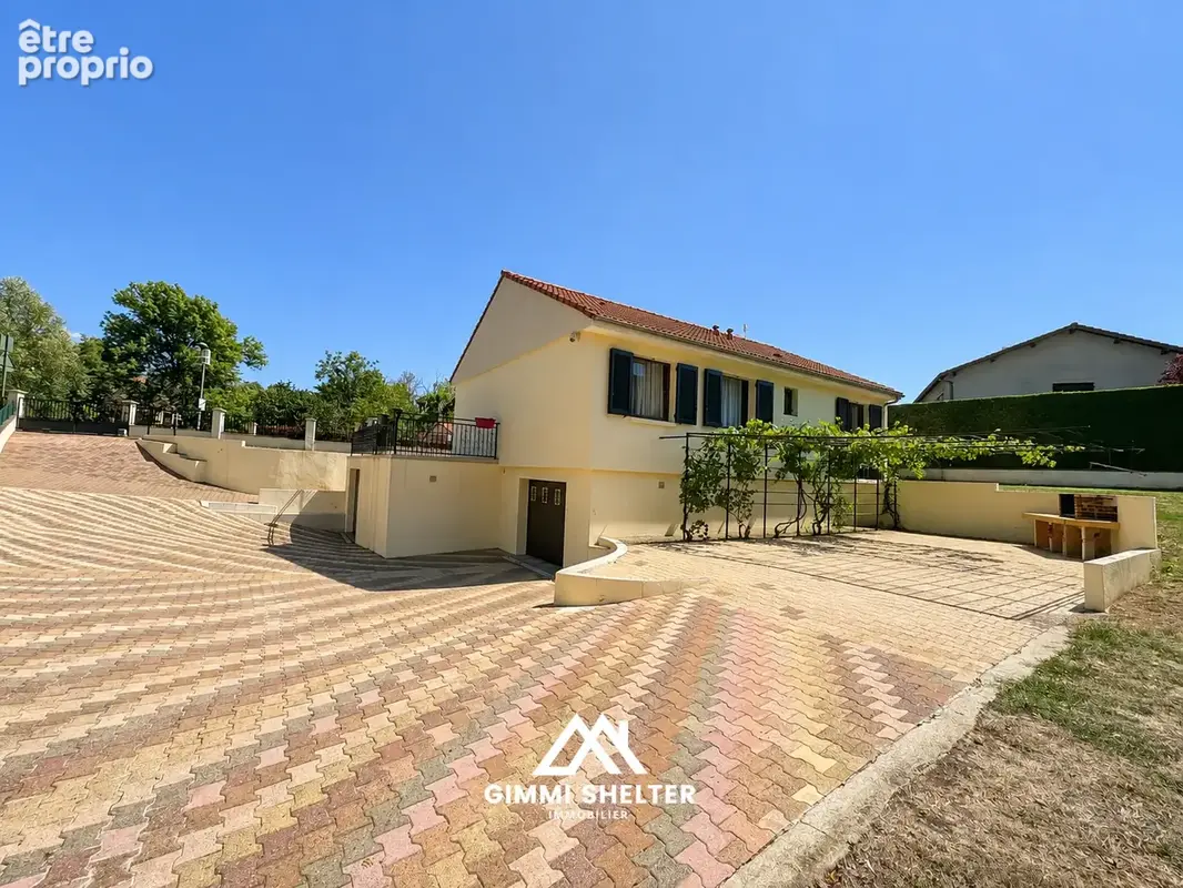 LE CENDRE   Maison 3 chambres avec sous-sol complet et superbe terrain de 729 m2 - photo 4