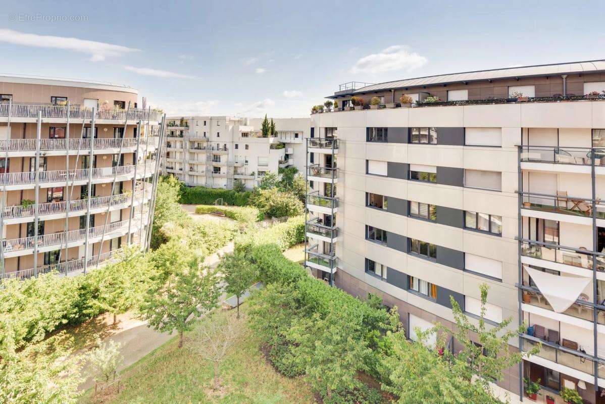 Appartement à ISSY-LES-MOULINEAUX