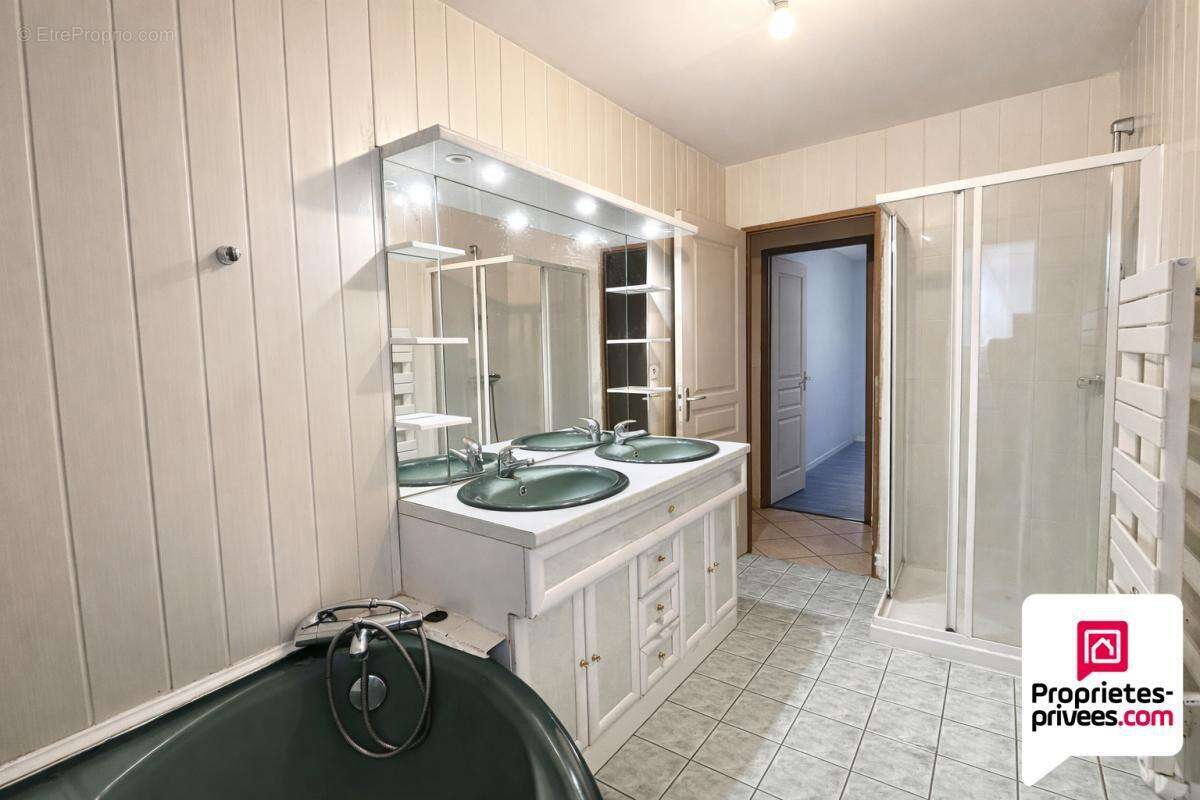 Maison à YVRE-L'EVEQUE