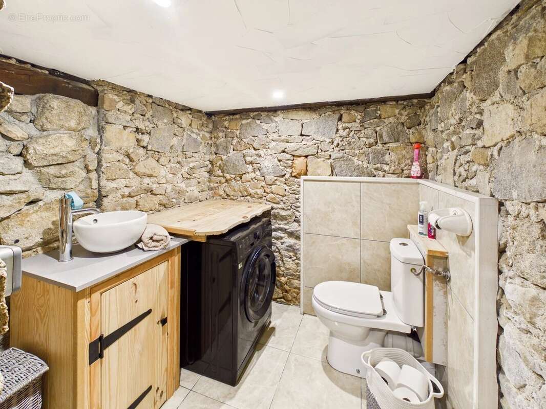 Charmante maison en pierre avec un terrain de 6 000 m² - photo 10