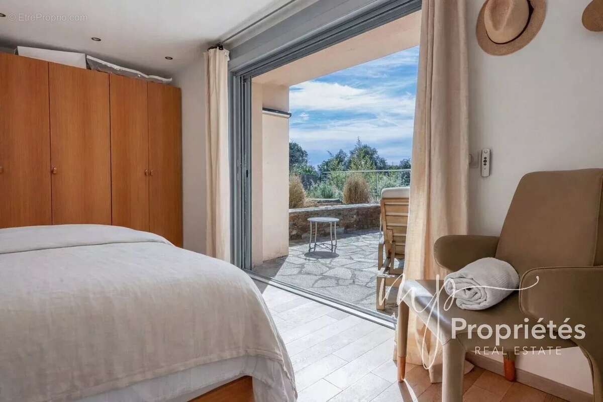 Maison à BORMES-LES-MIMOSAS