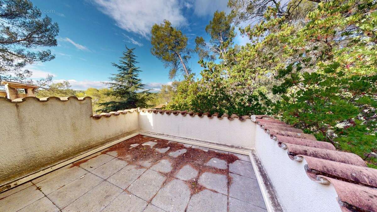 Maison à SAINT-CLEMENT-DE-RIVIERE