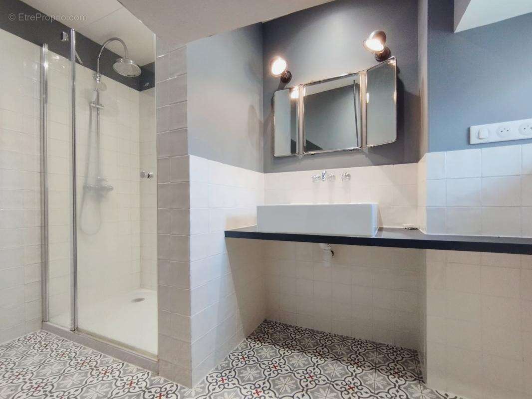 Maison à SAINT-CHRISTOPHE-VALLON