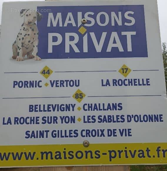 Terrain à SAINT-JEAN-DE-BEUGNE