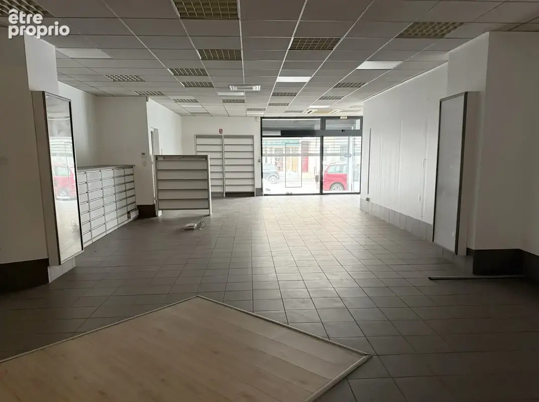 A Auch, à vendre immeuble (local commercial et appartement 3 pièces) - photo 2