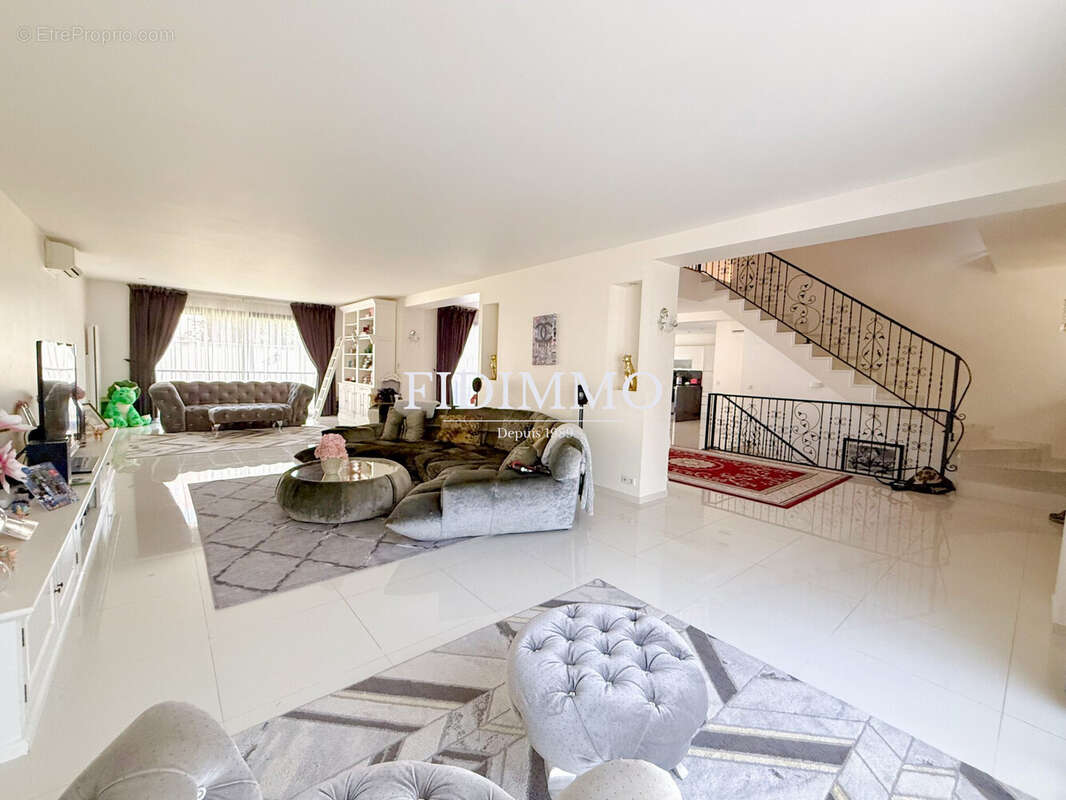 Maison à CHENNEVIERES-SUR-MARNE