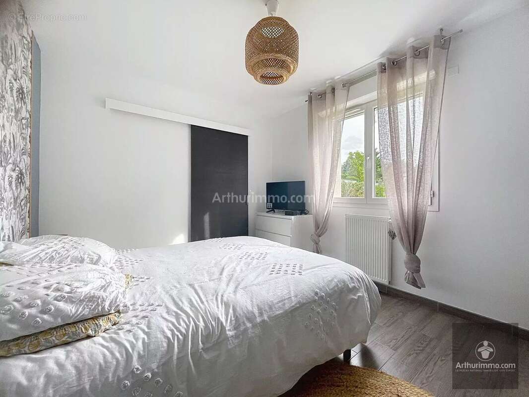 Maison à COMMELLE-VERNAY