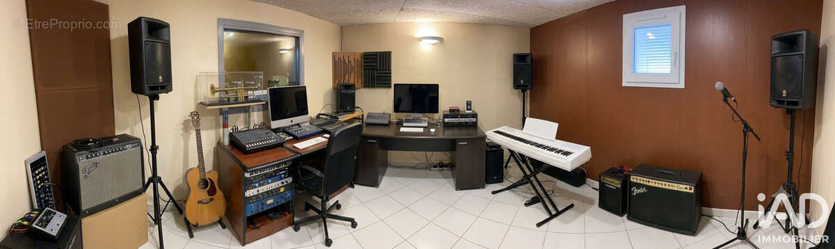 Photo 8