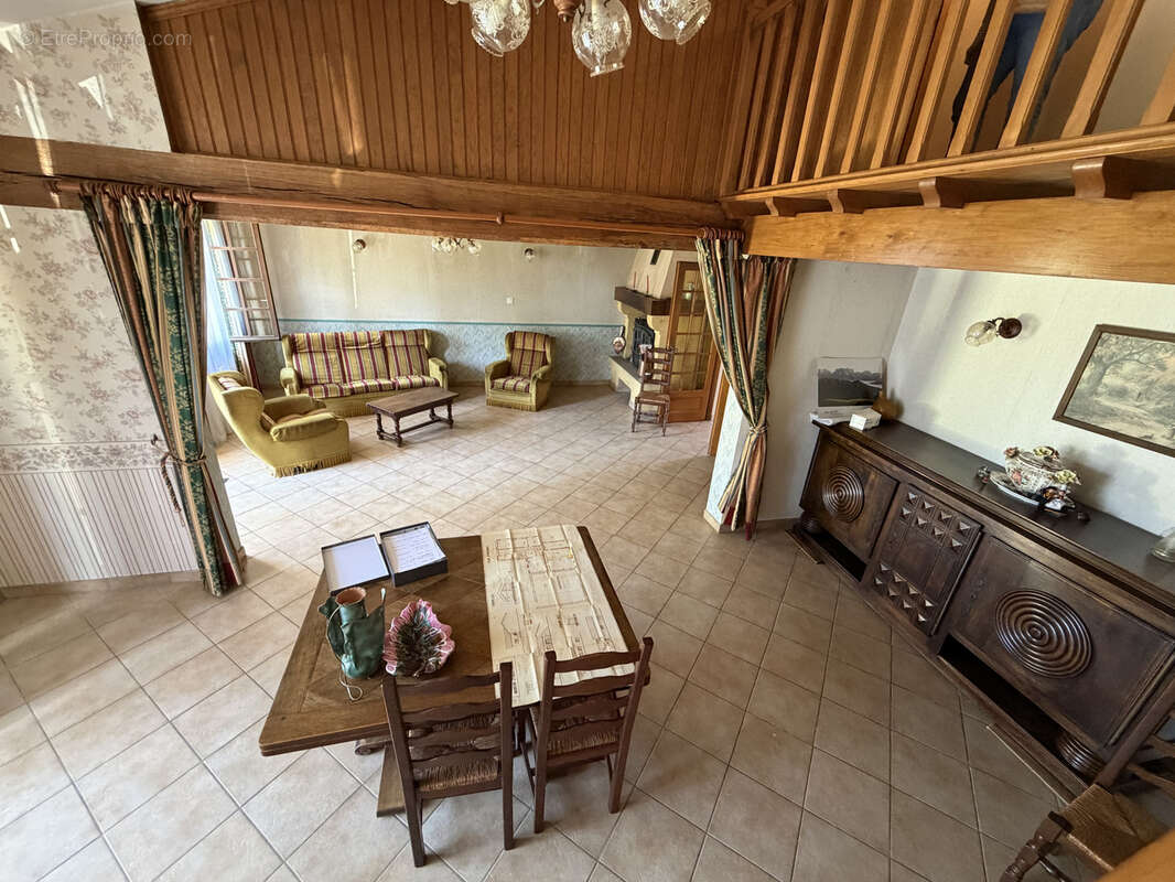 Maison à LA ROCHE-CHALAIS