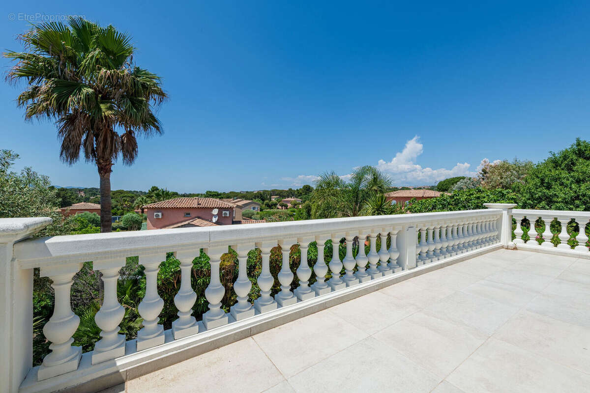 Villa rénovée 4 chambres  boulouris proche plages et commerces - photo 9
