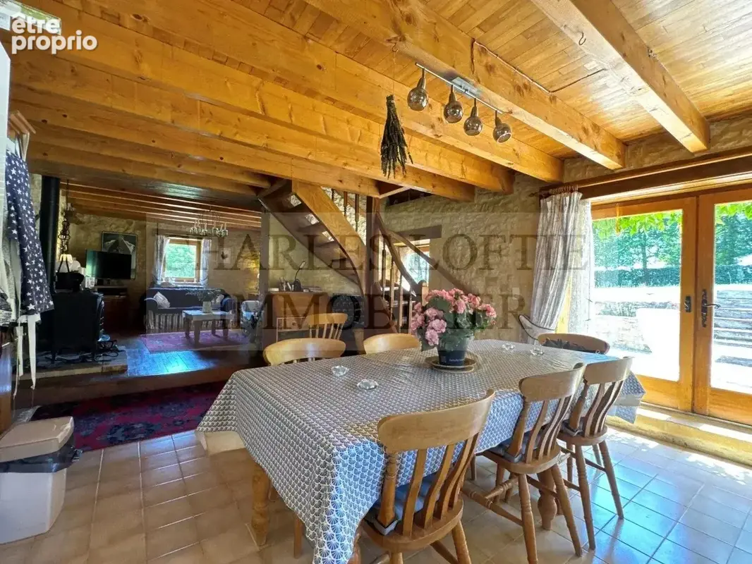 Charmante maison en pierre avec piscine, sur un terrain de 3800 m² , aux portes d’un village vivant de la Bouriane. - photo 11