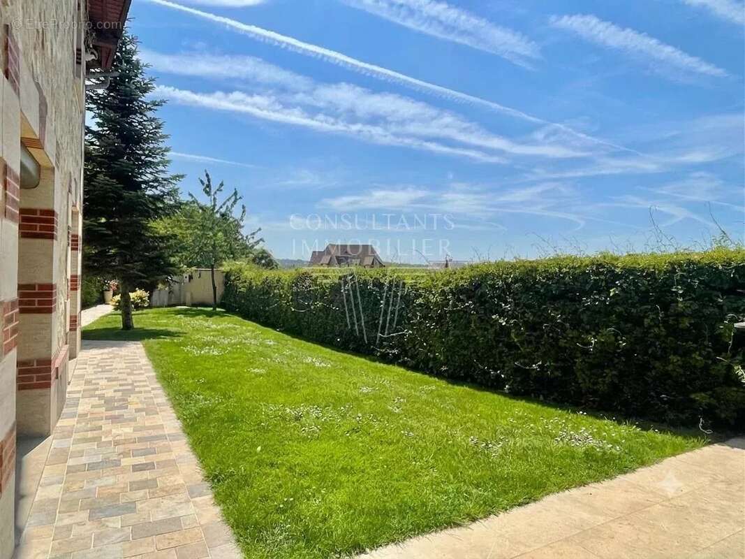 Trouville sur mer residentiel. maison 5 chambres jardin et garage. - photo 4