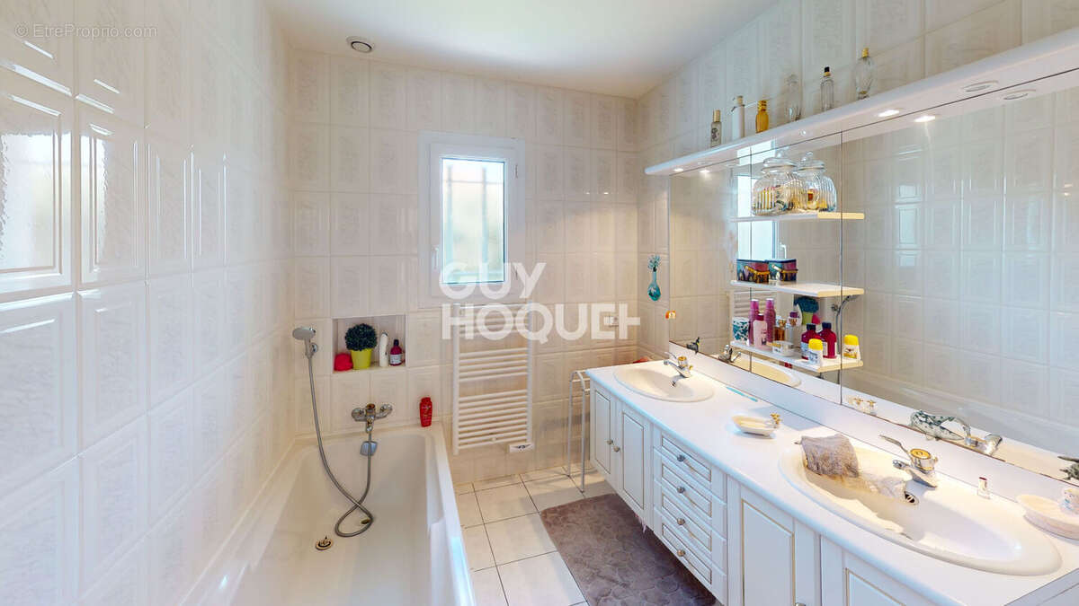 Maison à LA BREE-LES-BAINS