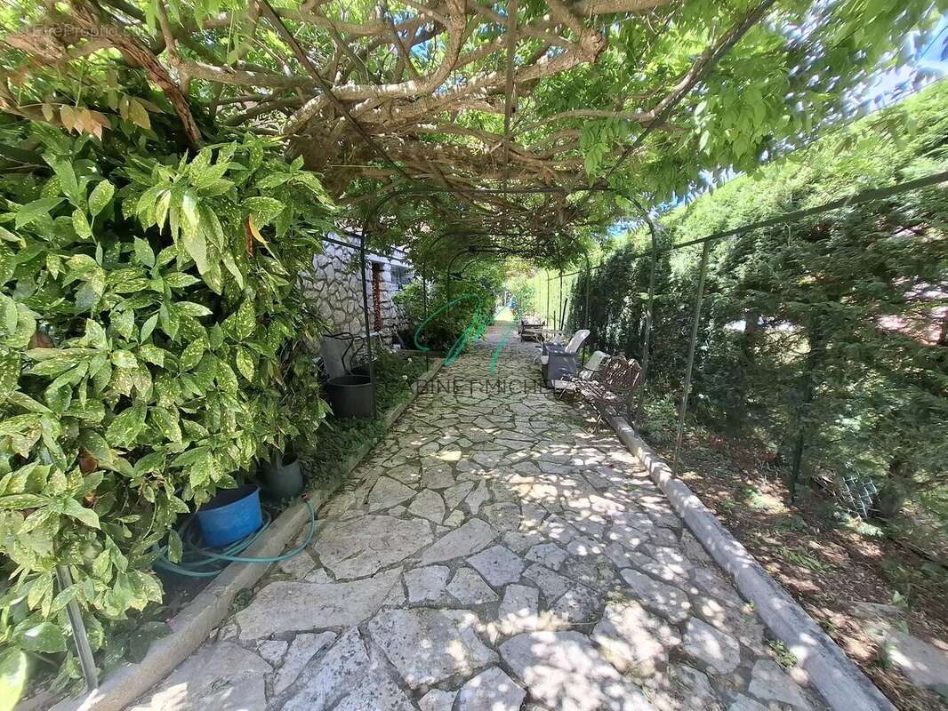 Maison à ROQUEFORT-LES-PINS