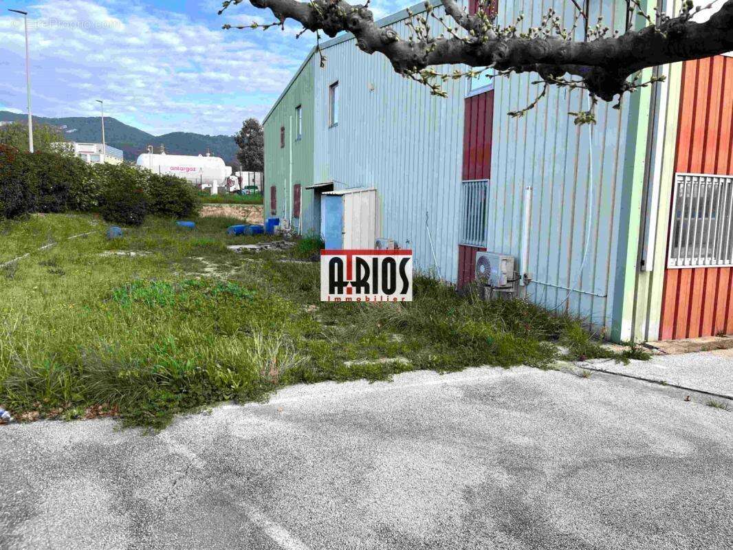 Commerce à LA FARLEDE