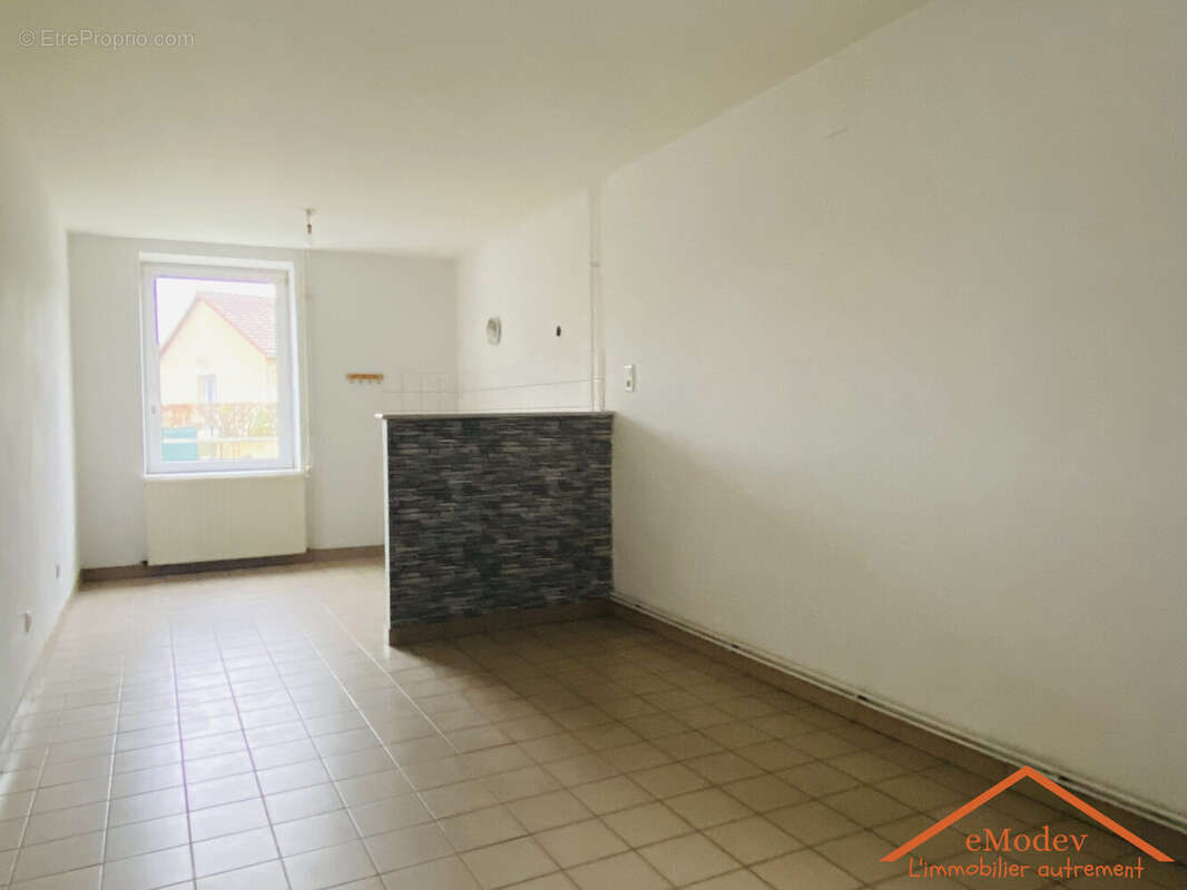 Appartement à CHENIMENIL