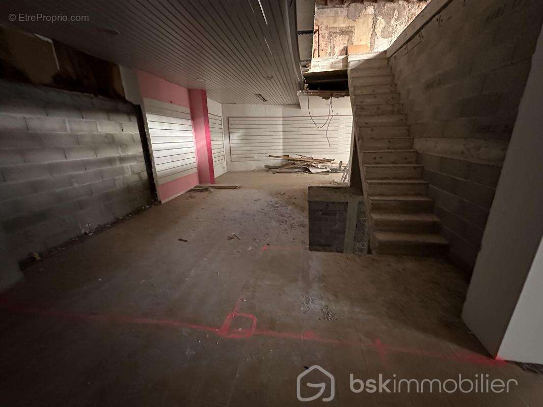ROMANS SUR ISERE - Immeuble 200 m² + garage de 100 m² - photo 4