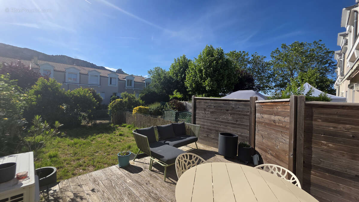 Très beau duplex de type 5 avec jardin, garage, et parking privatif. - photo 12