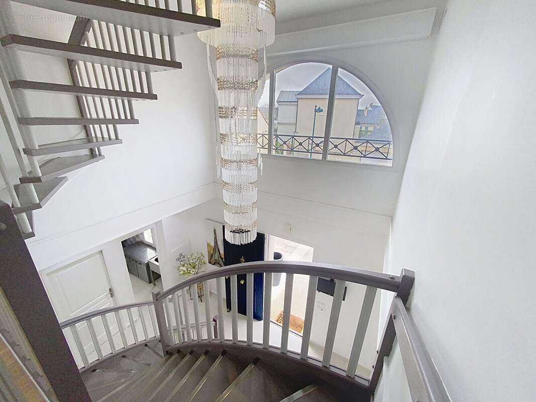 Maison à BAILLY-ROMAINVILLIERS