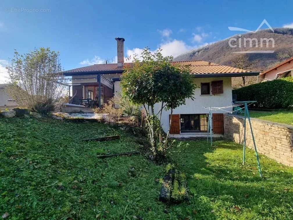 Maison à SAINT-VINCENT-DE-MERCUZE