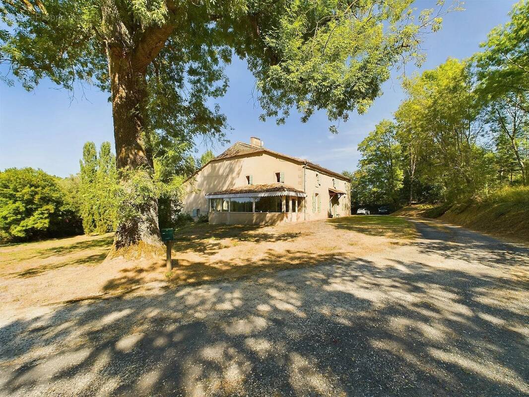 Maison à TOMBEBOEUF