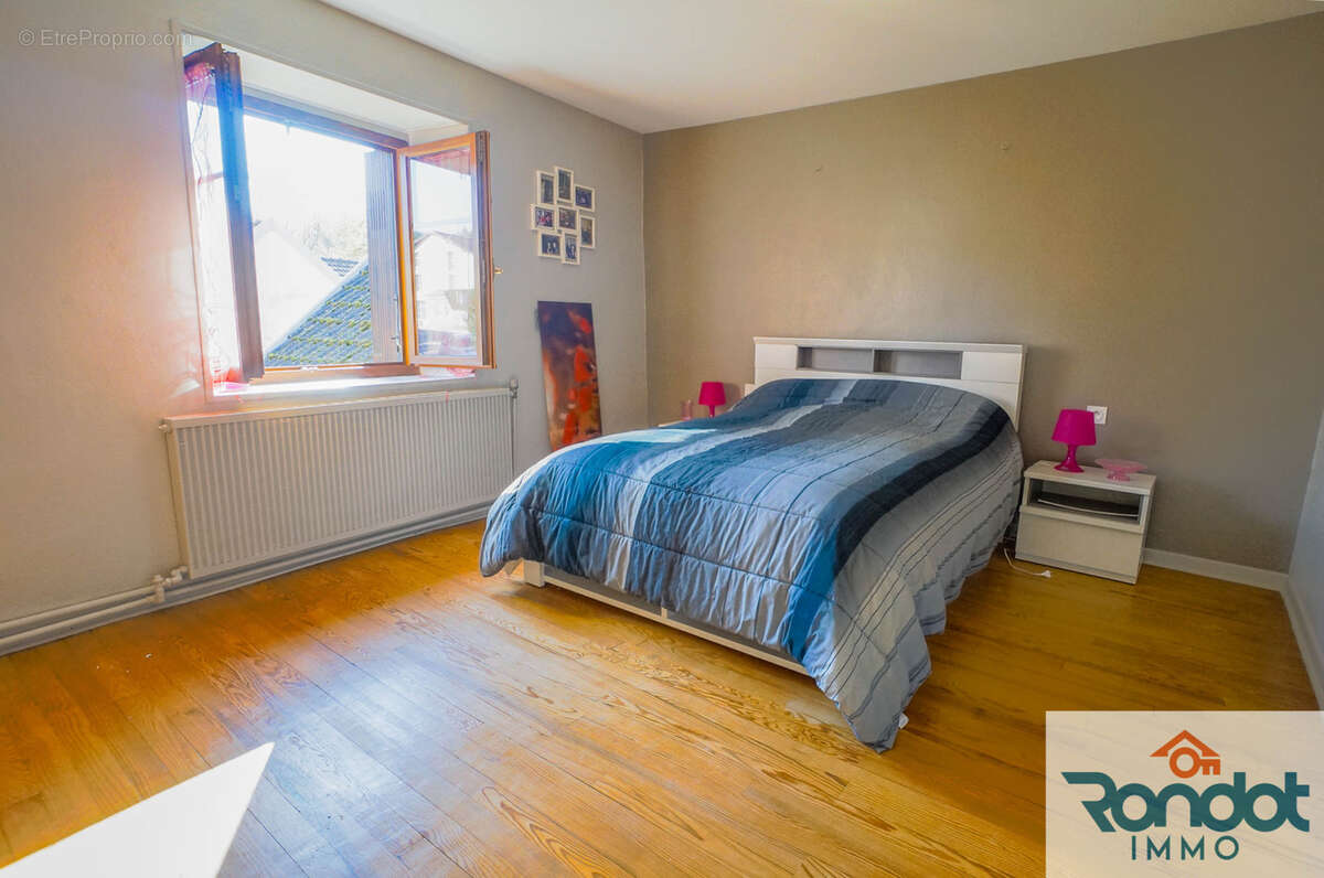 Maison à COURTIVRON