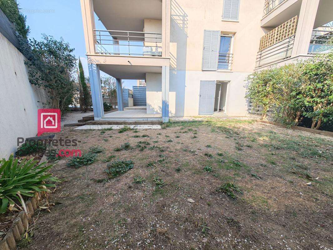 Appartement à ROQUEBRUNE-SUR-ARGENS