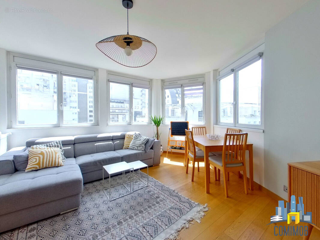 Appartement à COURBEVOIE