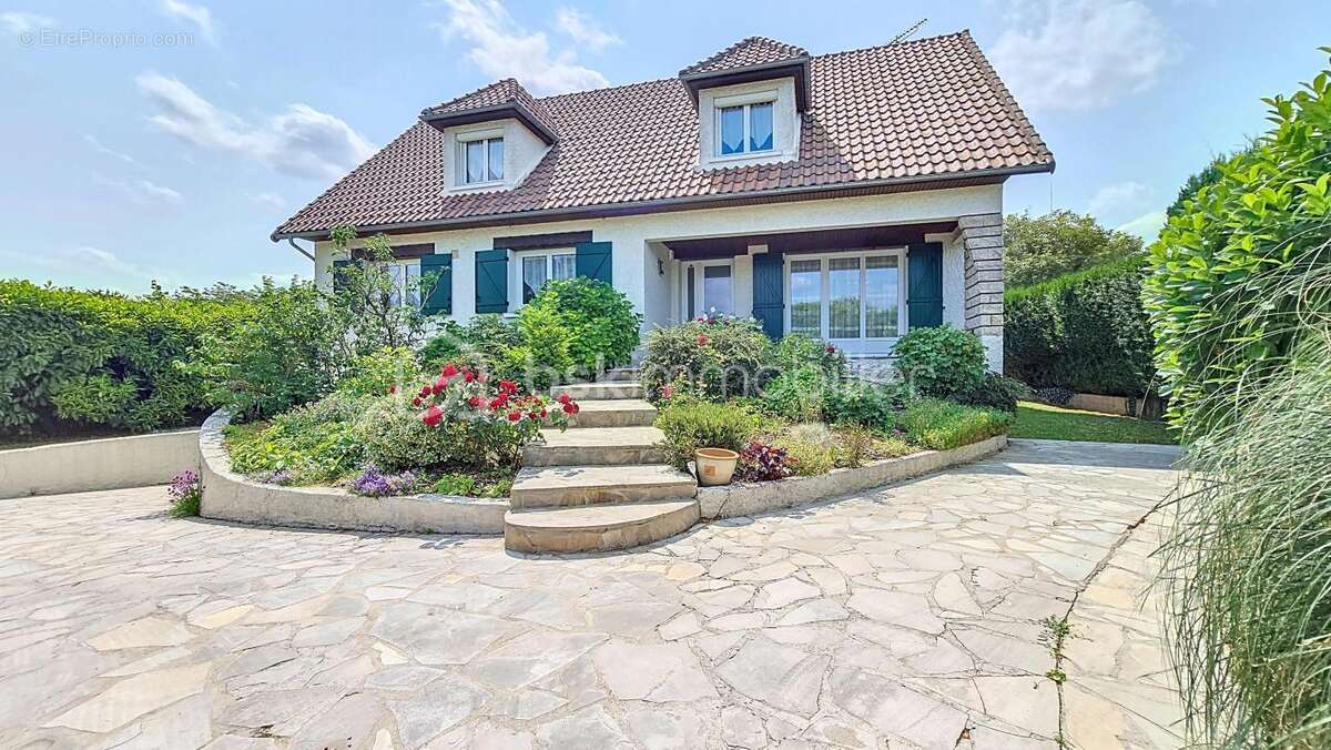 Maison à CHEVRY-COSSIGNY