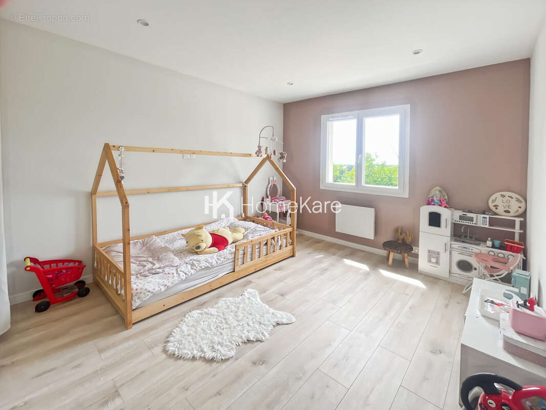Maison 146 m² à La Tour-Du-Crieu  - photo 9
