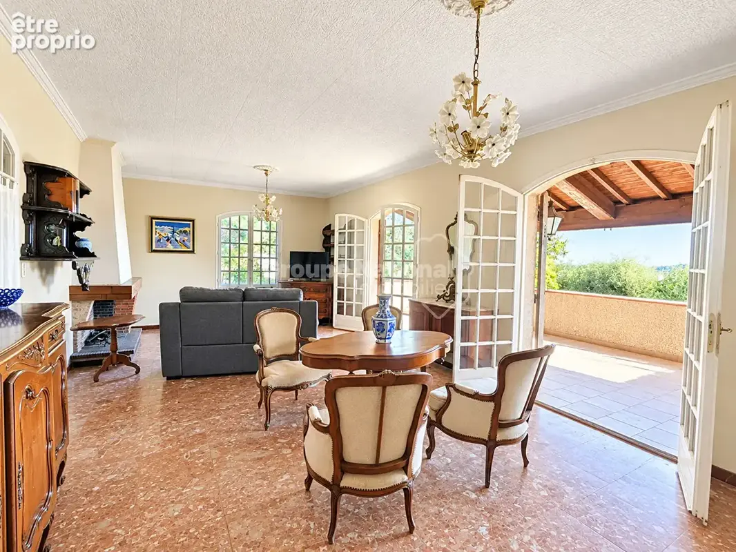 Toulon est bas faron - villa t5 sur deux niveaux de 166 m² -  garages - terrain de 750m² - photo 5