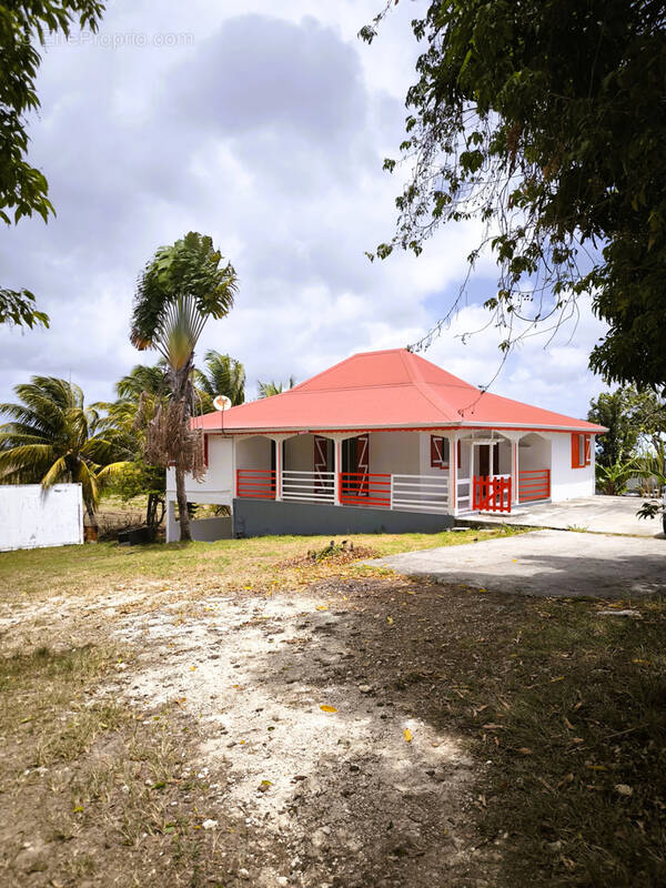 Maison à PETIT-CANAL