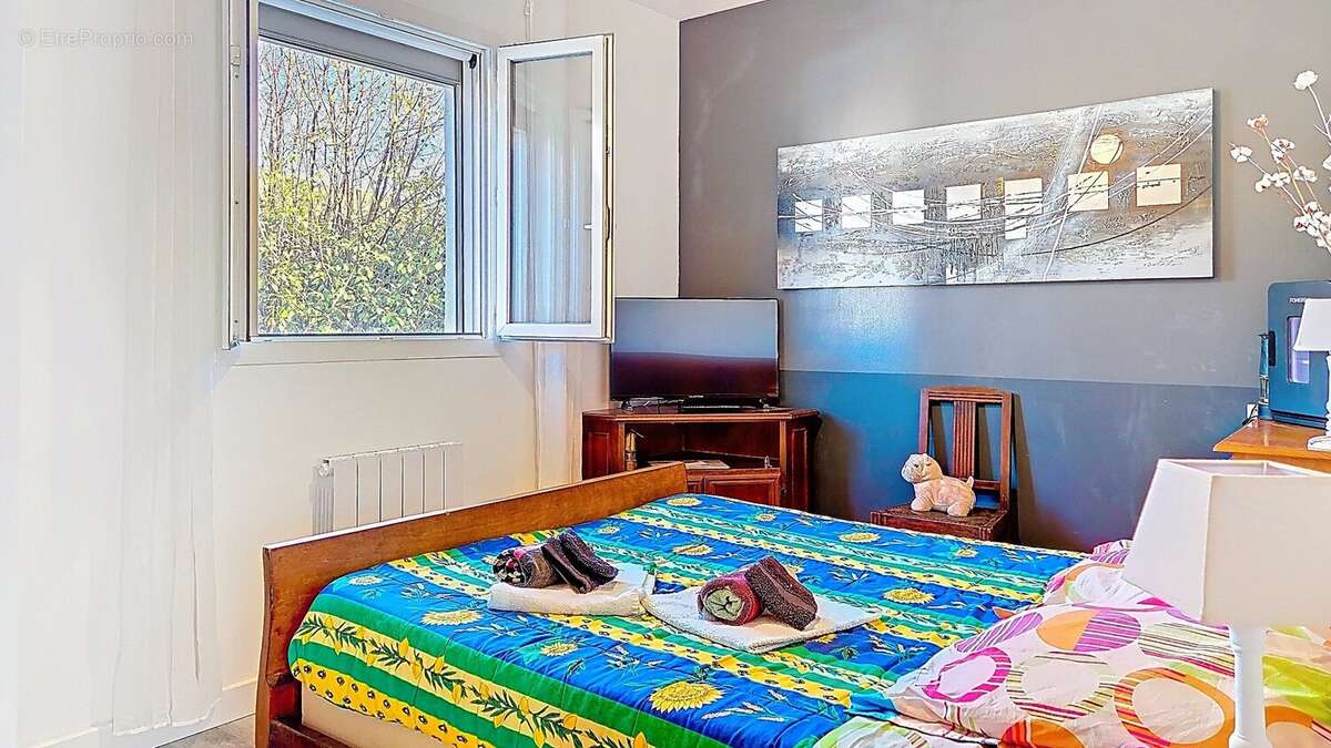 Maison à LA TOUR-SUR-ORB