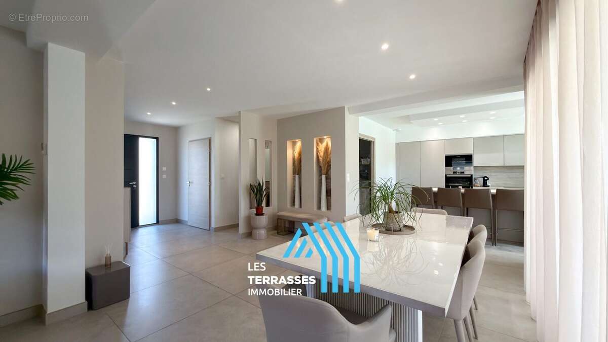 Maison à MONTELIMAR