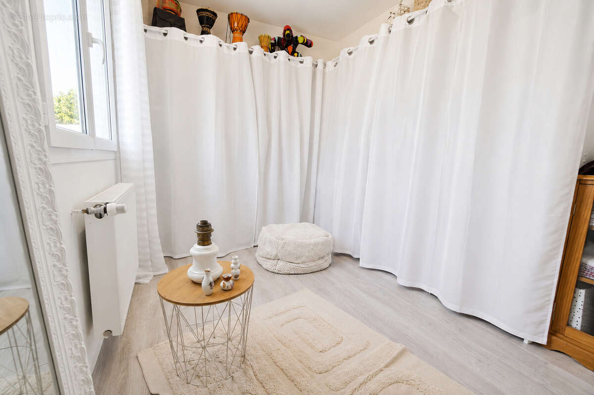 Maison 140 m2, chambre pl. pied - photo 10
