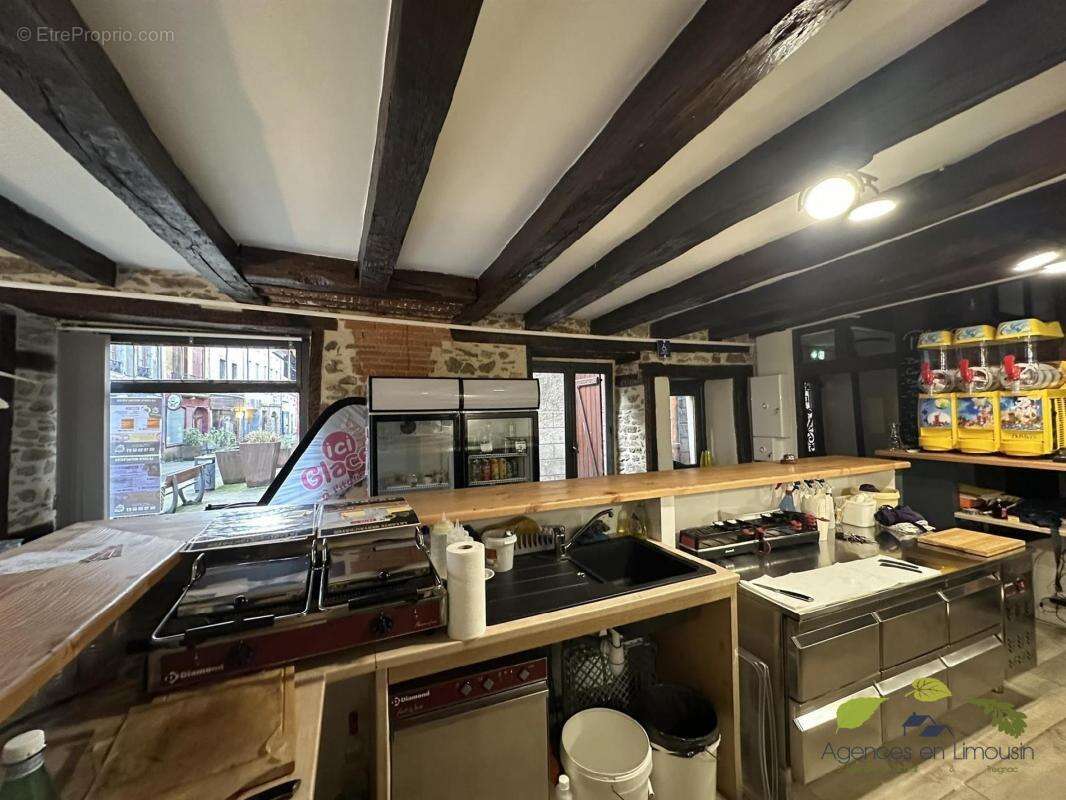 Commerce à SAINT-LEONARD-DE-NOBLAT