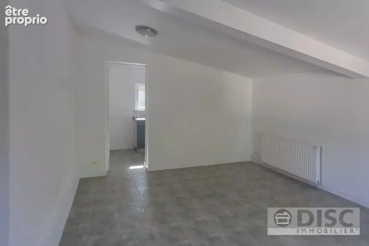 Maison de plain-pied rénovée avec jardin clos. - photo 9
