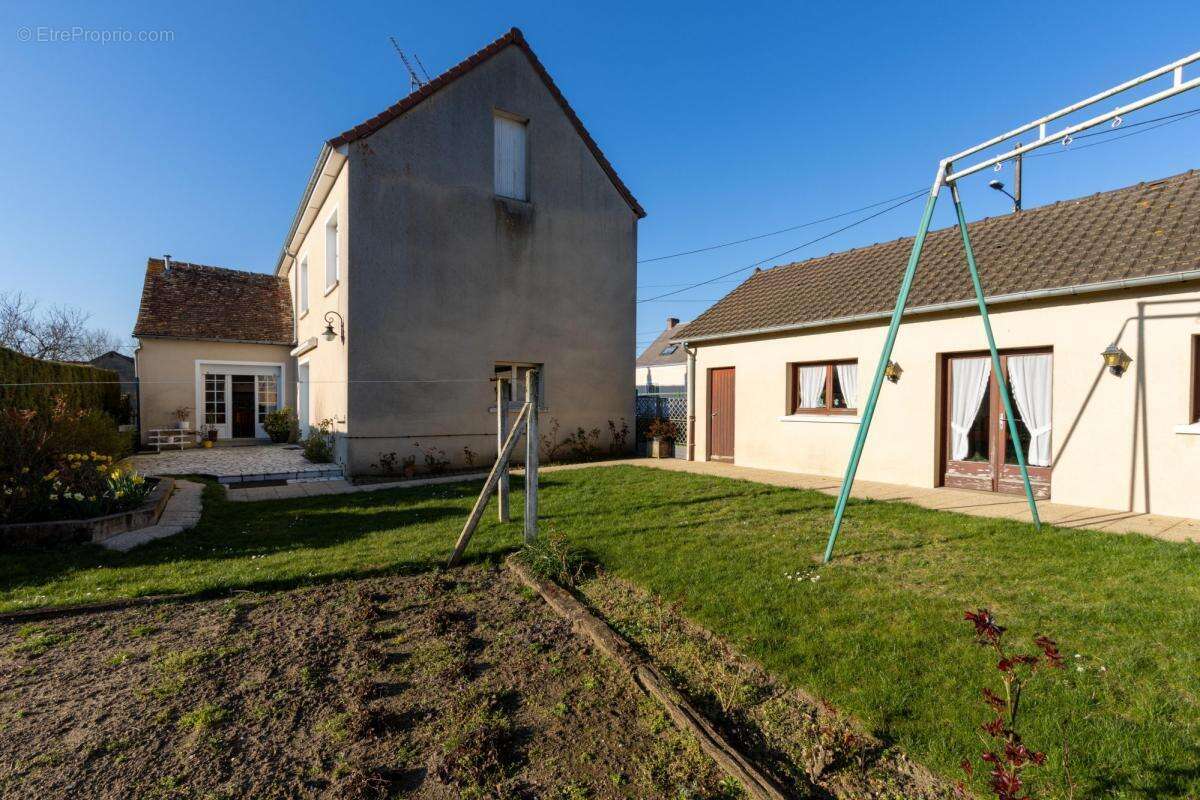 Maison à CONNERRE