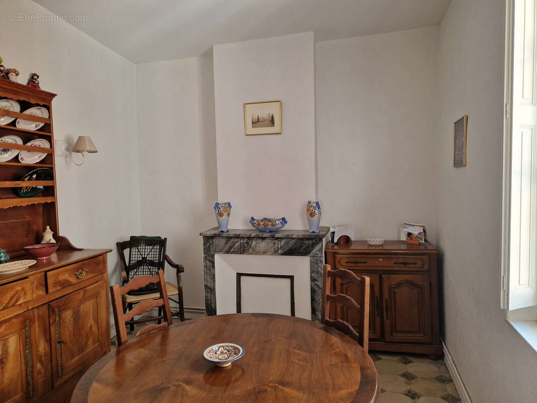Appartement T3/4 + cave  Mairie. - photo 3