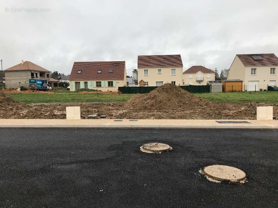 Terrain à SAINT-MESMES